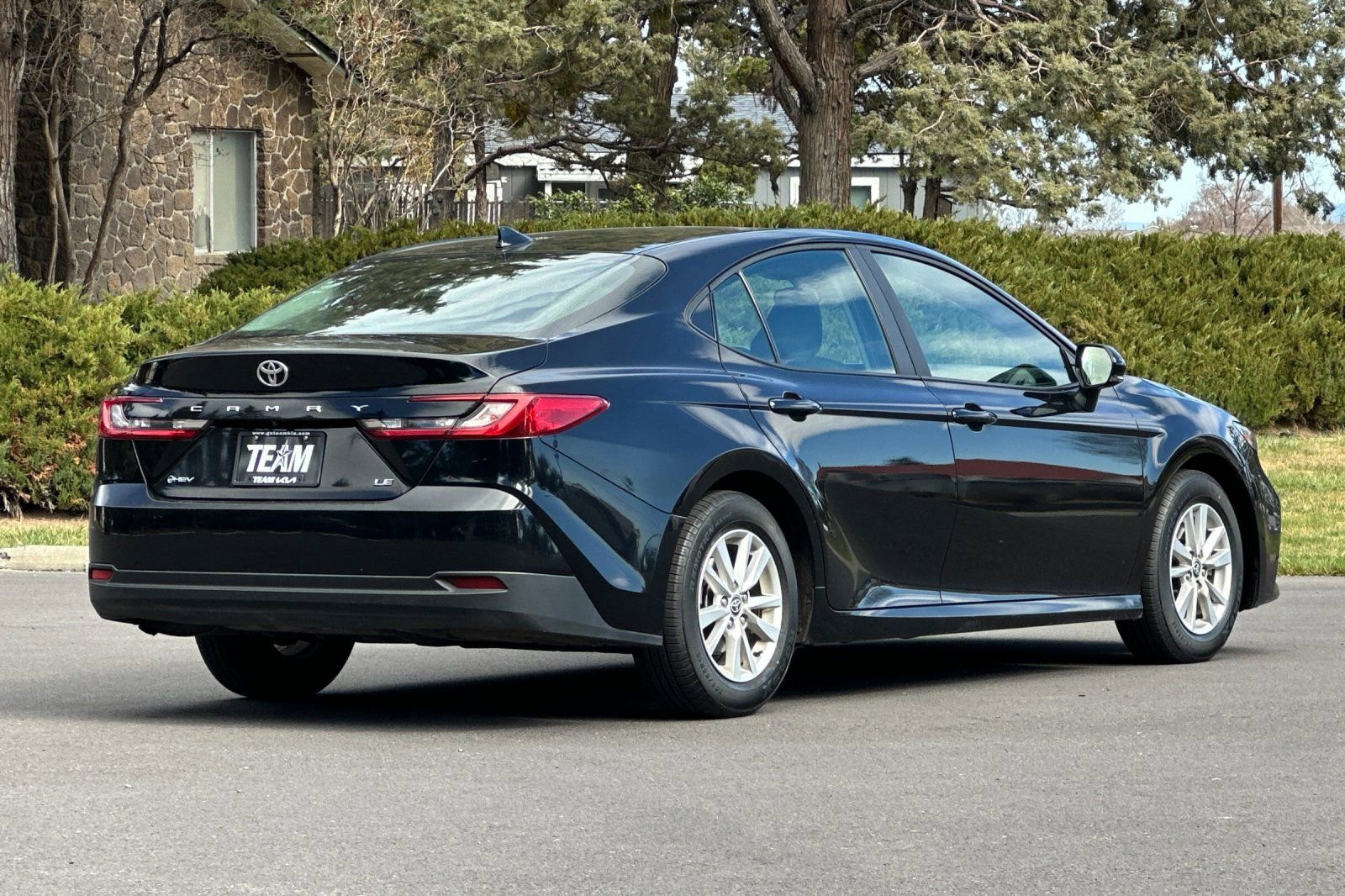 Used 2025 Toyota Camry LE image 4