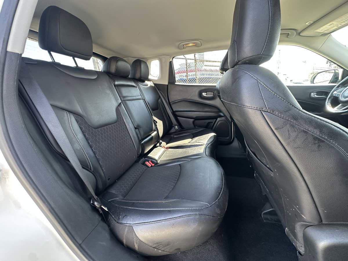 Used 2019 Jeep Compass Latitude image 32