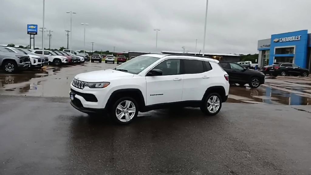 Used 2022 Jeep Compass Latitude w/ Sun and Sound Group AWD/4WD image 4