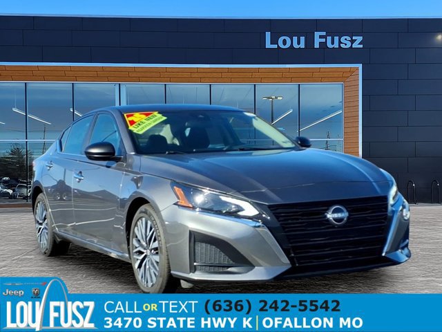 Used 2025 Nissan Altima 2.5 SV FWD image 1