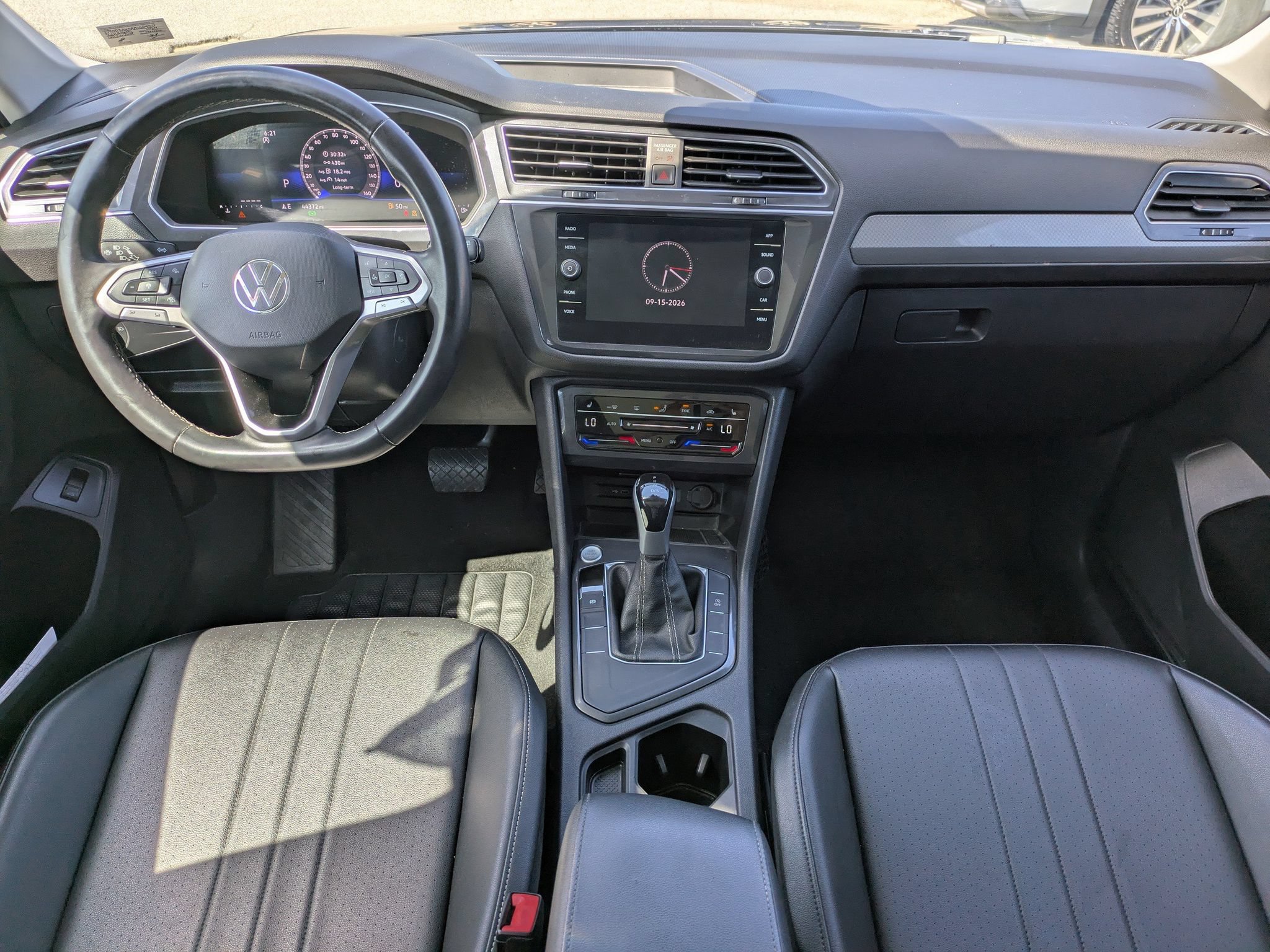 Used 2024 Volkswagen Tiguan SE w/ Panoramic Sunroof Package FWD image 15