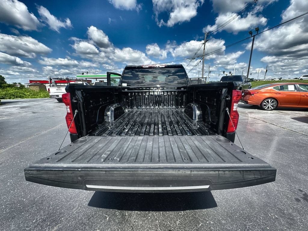 Used 2023 Chevrolet Silverado 1500 LT AWD/4WD image 19