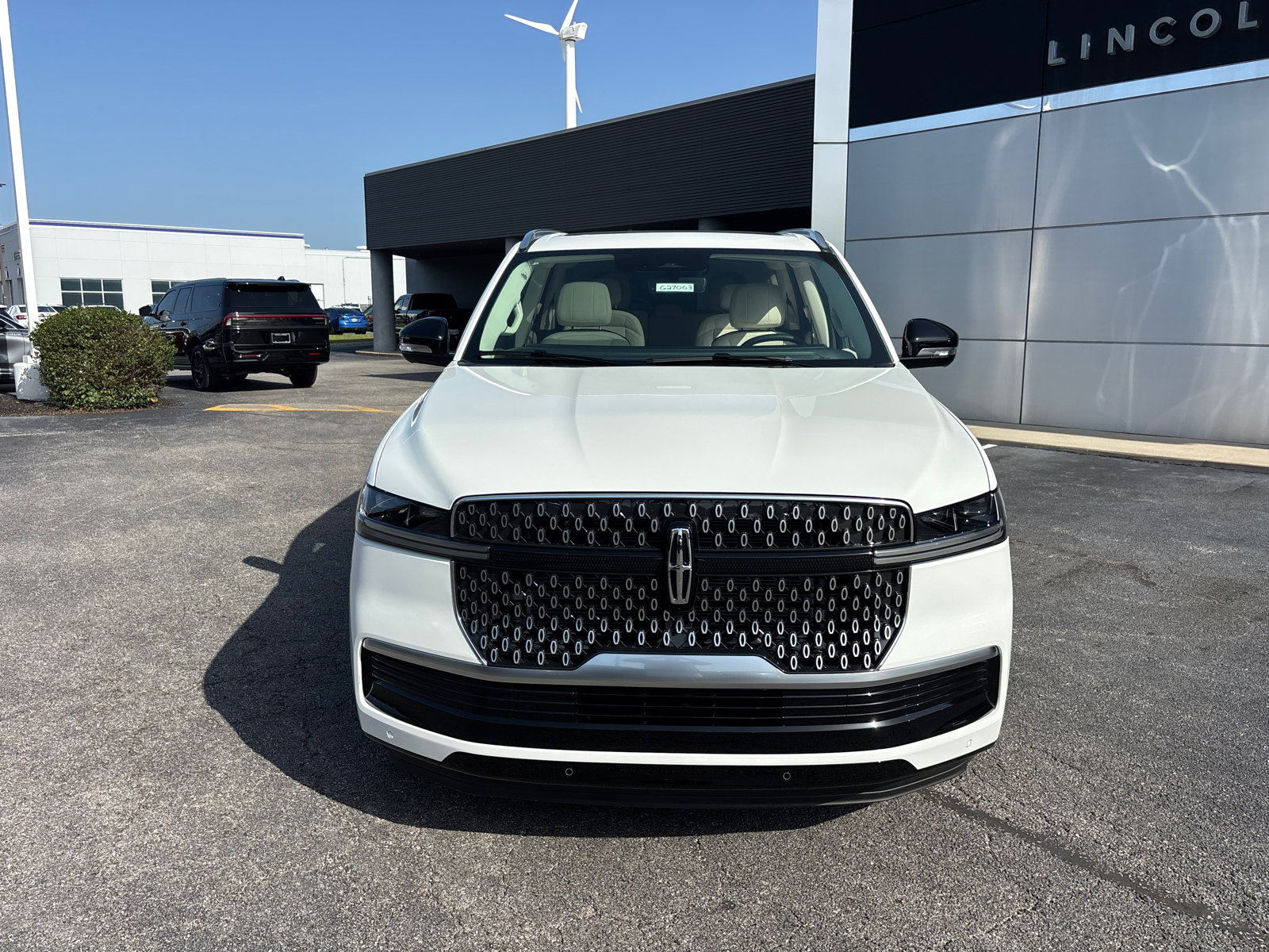 New 2027 Lincoln Navigator Reserve AWD/4WD image 2