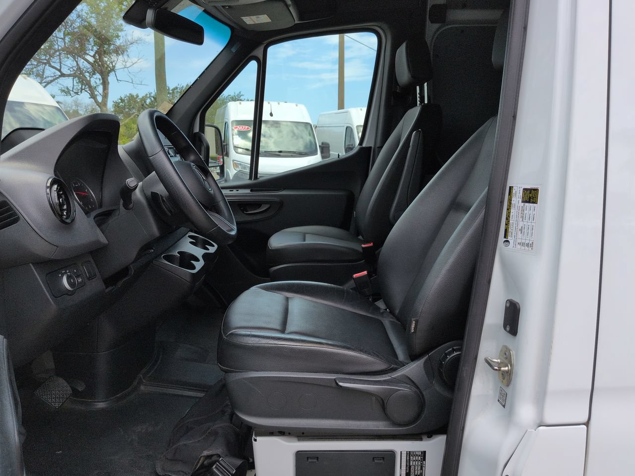 Used 2025 Mercedes-Benz Sprinter 2500 image 17