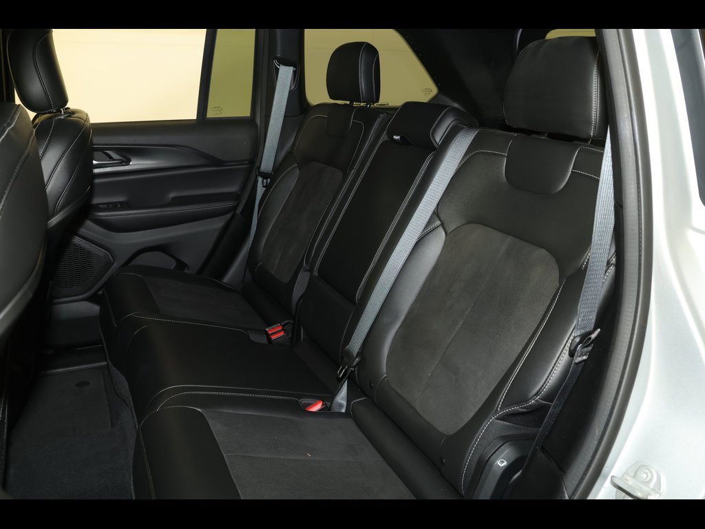 Used 2023 Jeep Grand Cherokee Altitude image 27