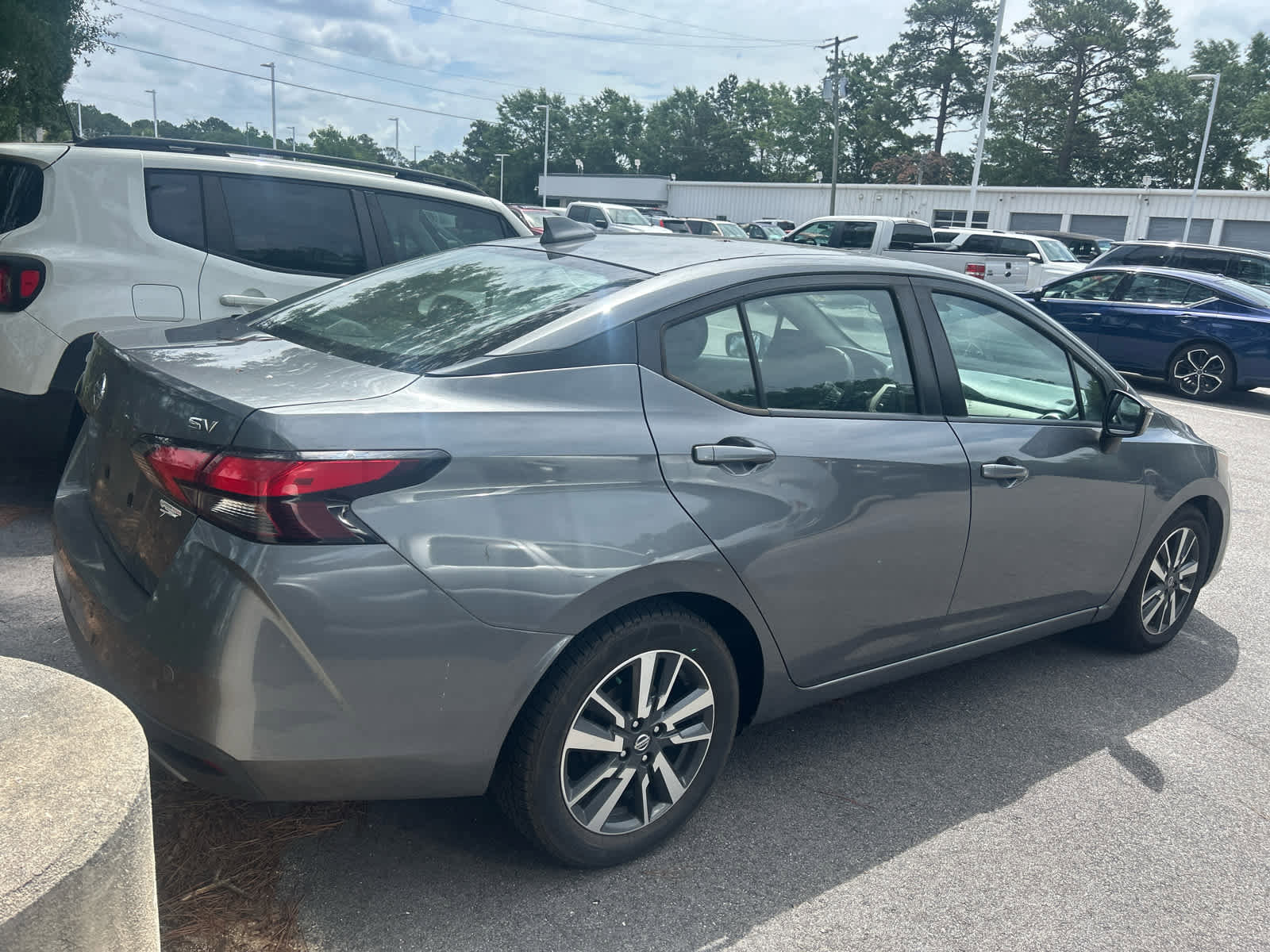 Used 2020 Nissan Versa SV FWD image 5