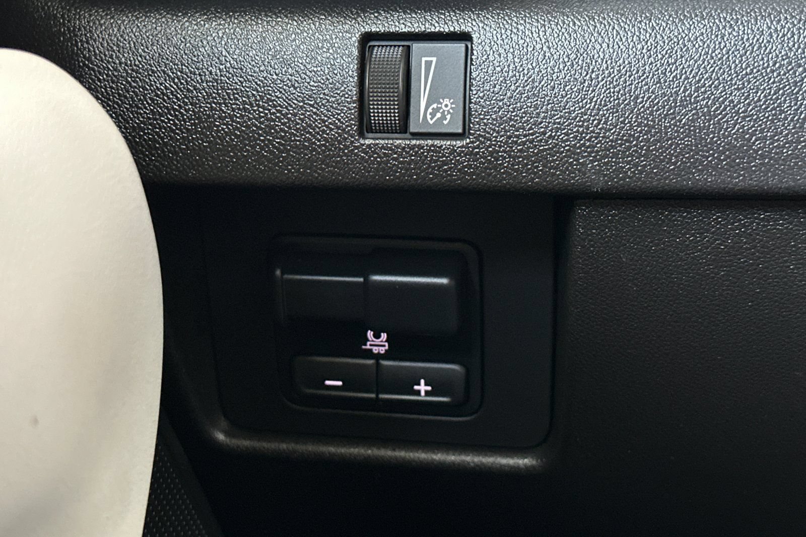 Certified 2024 GMC Canyon AT4X AWD/4WD image 35