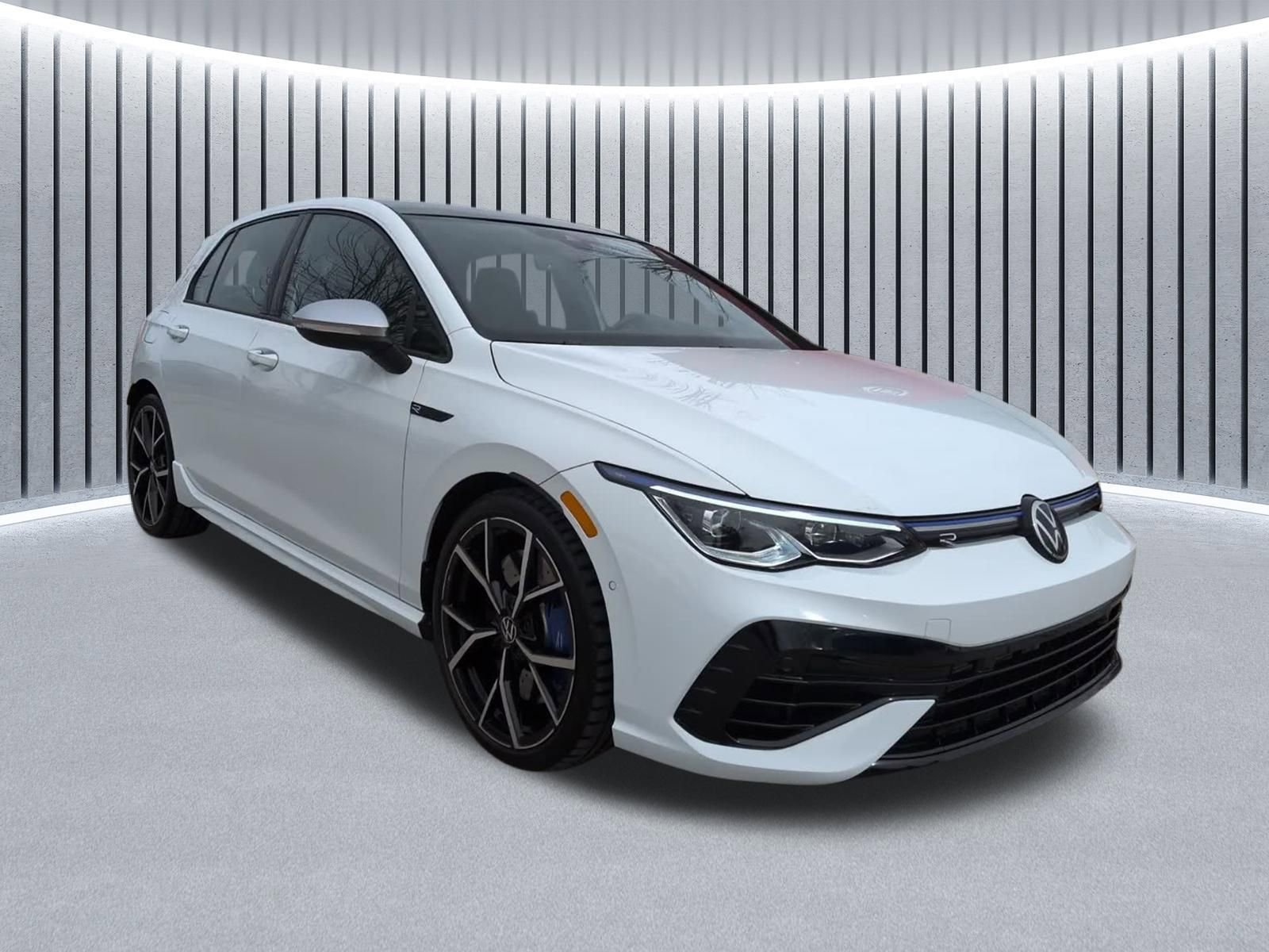 Used 2024 Volkswagen Golf R image 1