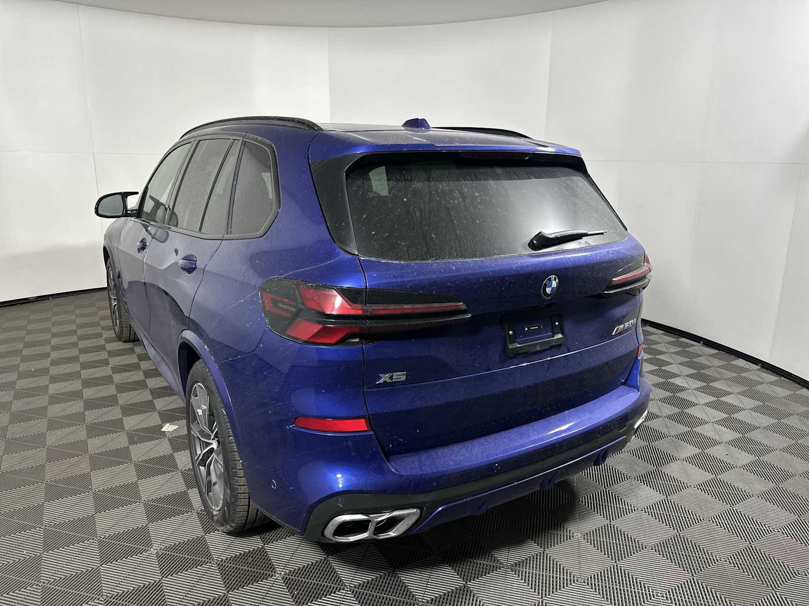 New 2026 BMW X5 M60i w/ Executive Package image 3