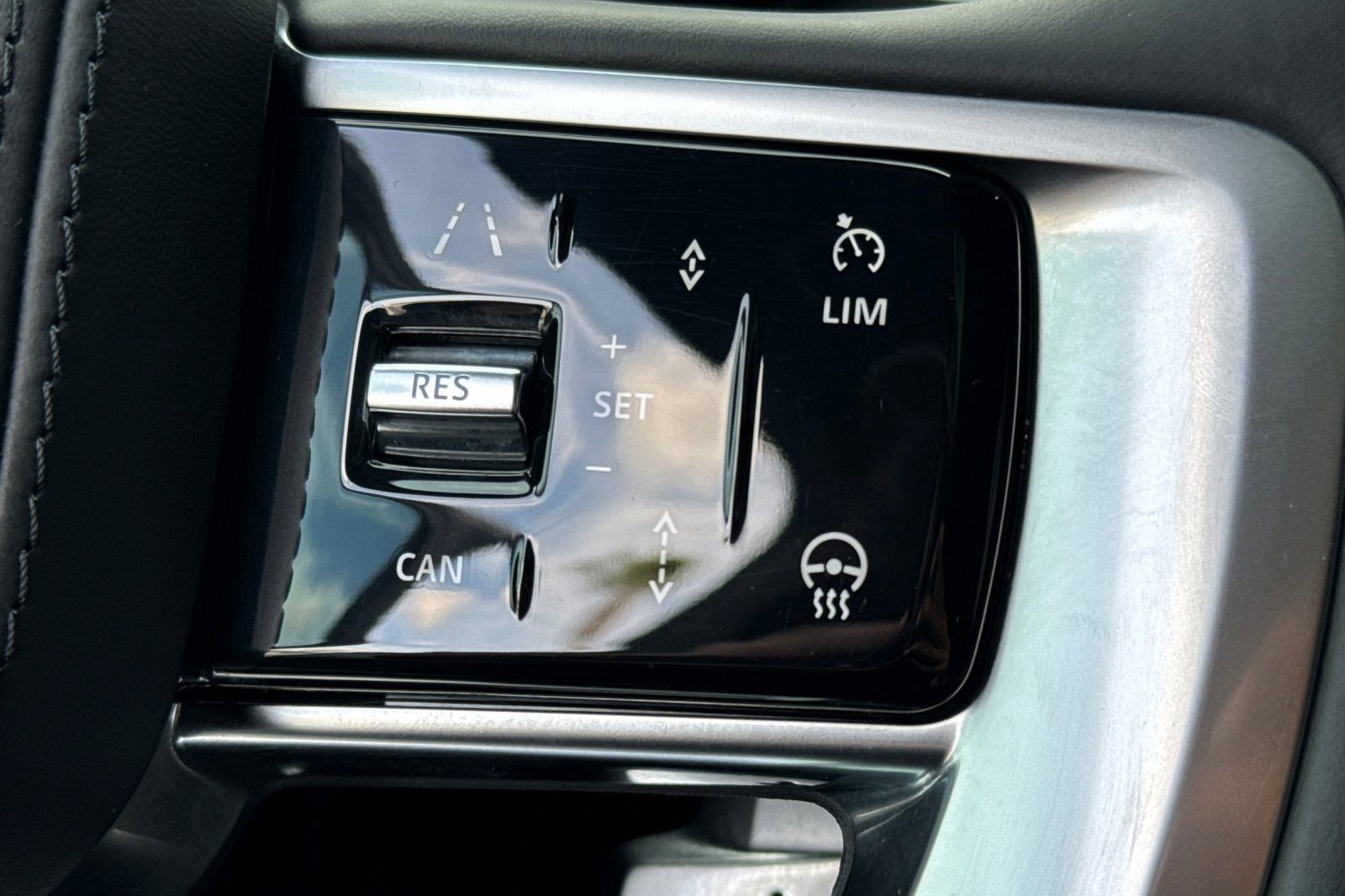 Used 2024 Land Rover Range Rover Autobiography image 29