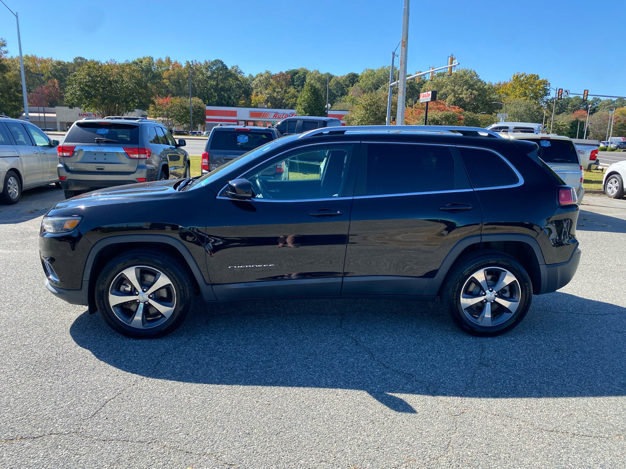Used 2019 Jeep Cherokee Limited image 5
