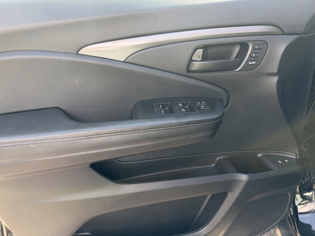 Certified 2024 Honda Passport EX-L image 16