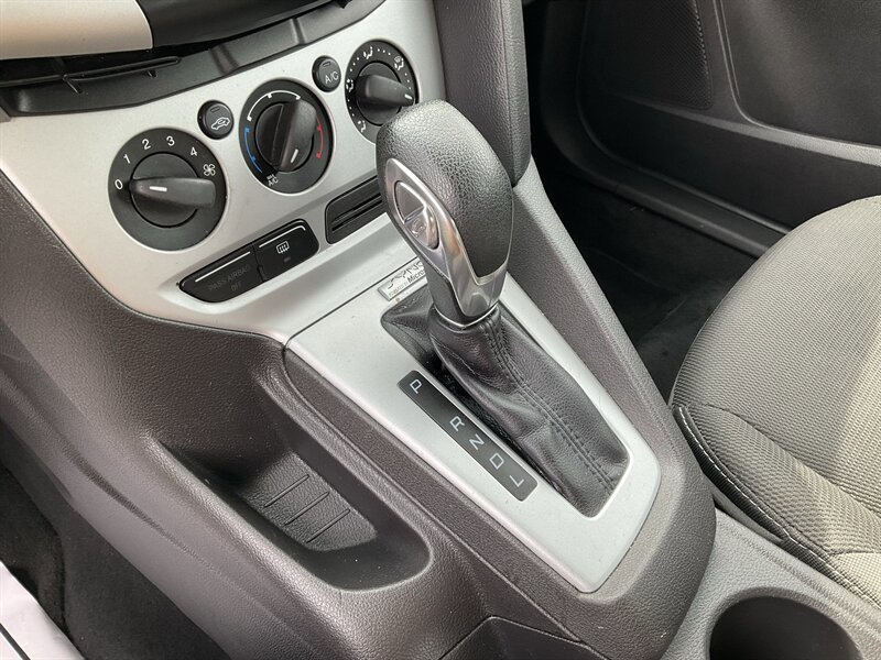 Used 2014 Ford Focus SE FWD image 36