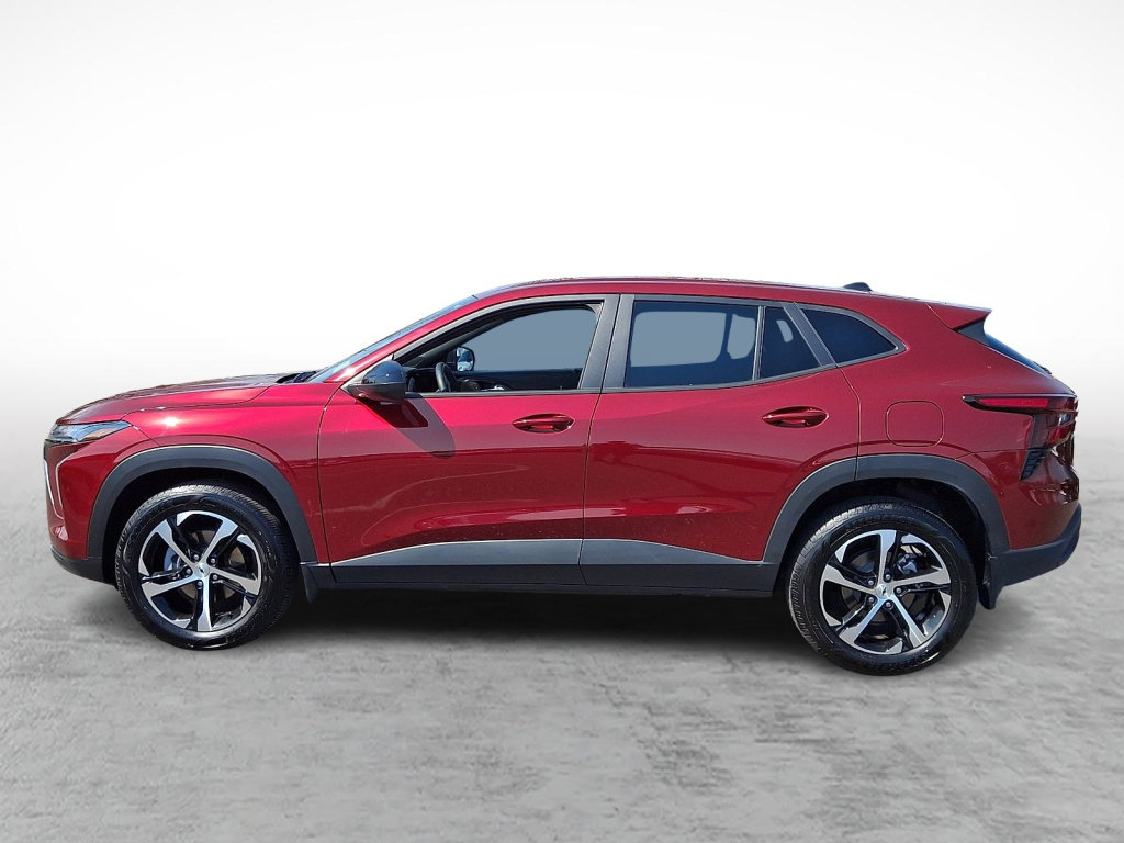 Used 2025 Chevrolet Trax RS image 2