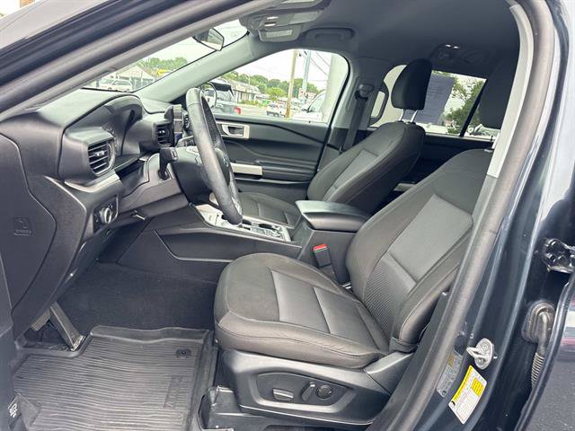 Used 2023 Ford Explorer XLT AWD/4WD image 28