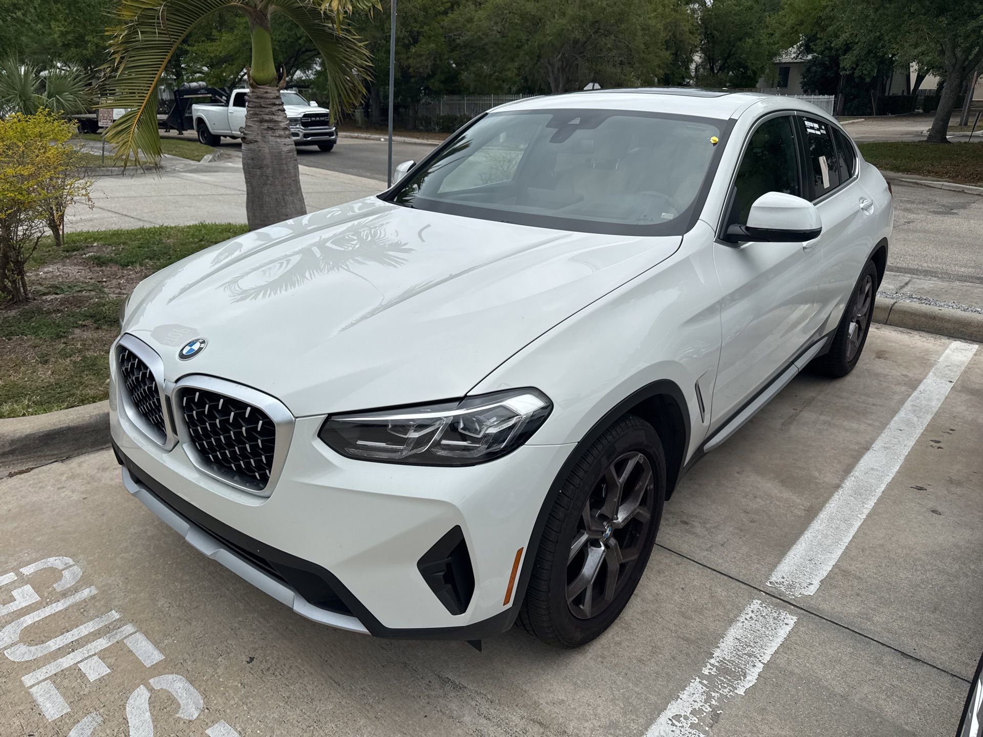 Used 2025 BMW X4 xDrive30i image 6
