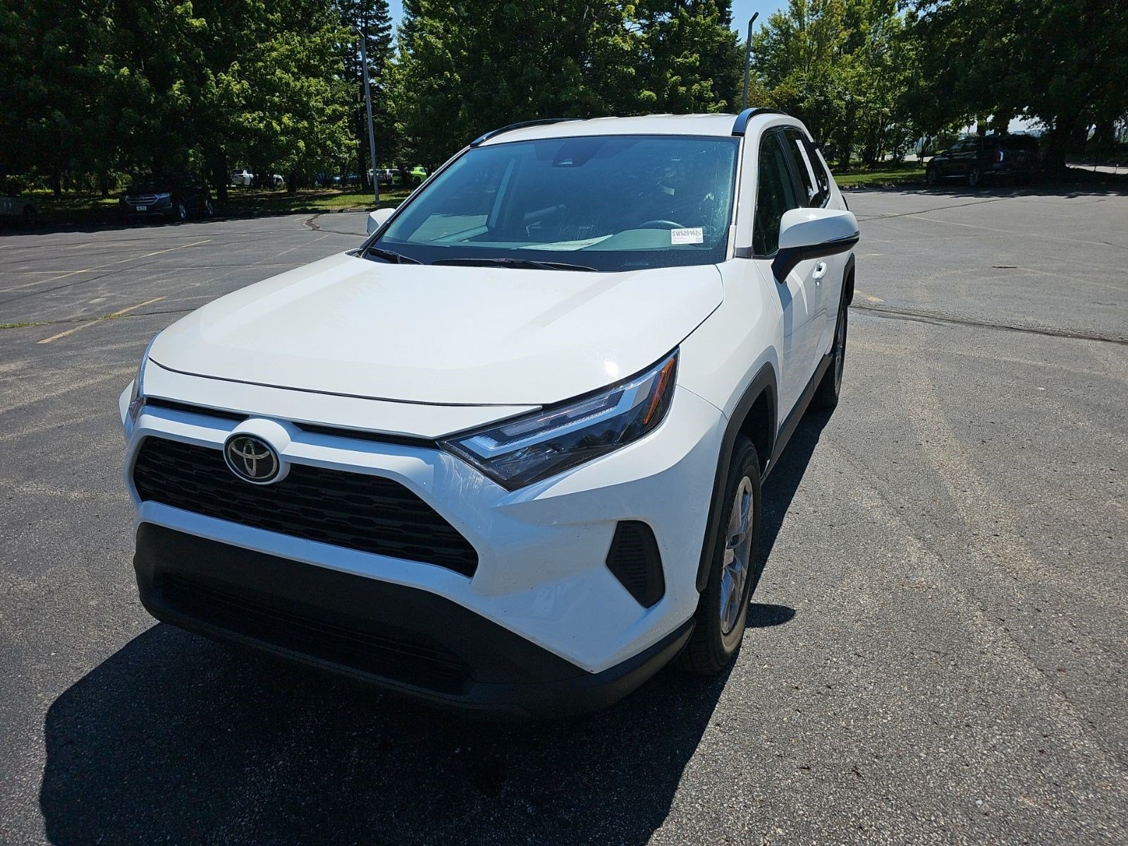 Used 2025 Toyota RAV4 XLE AWD/4WD image 2