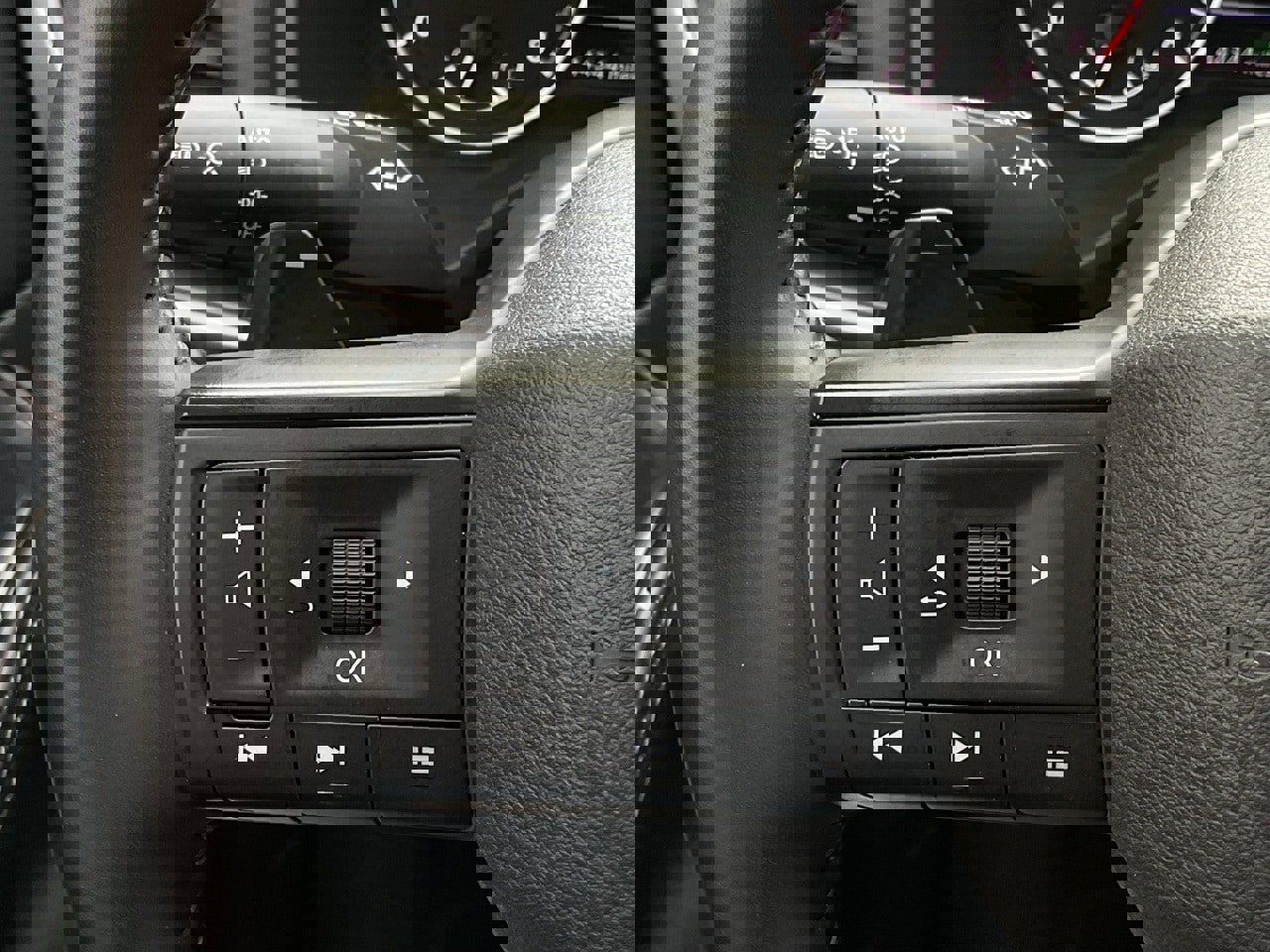 Used 2025 Nissan Rogue SV image 23