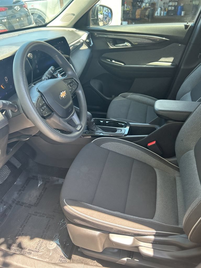 Used 2025 Chevrolet TrailBlazer LT FWD image 11