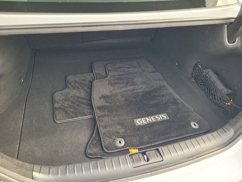 Used 2023 Genesis G70 2.0T image 27