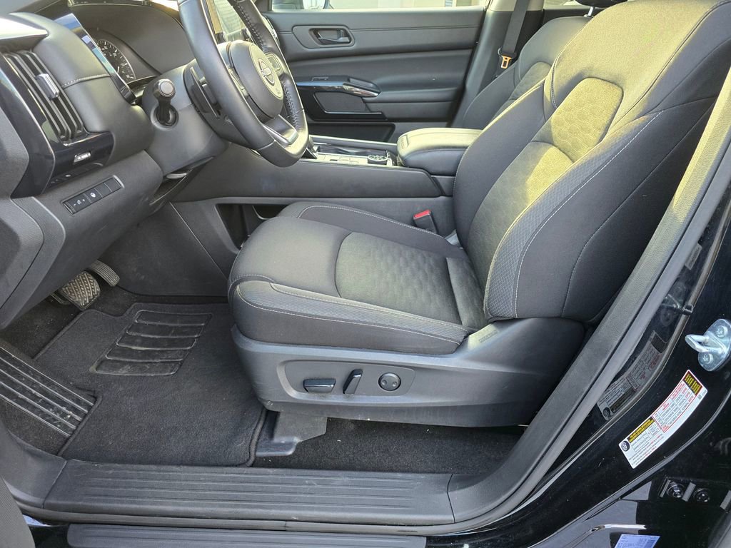 Used 2024 Nissan Pathfinder SV image 23