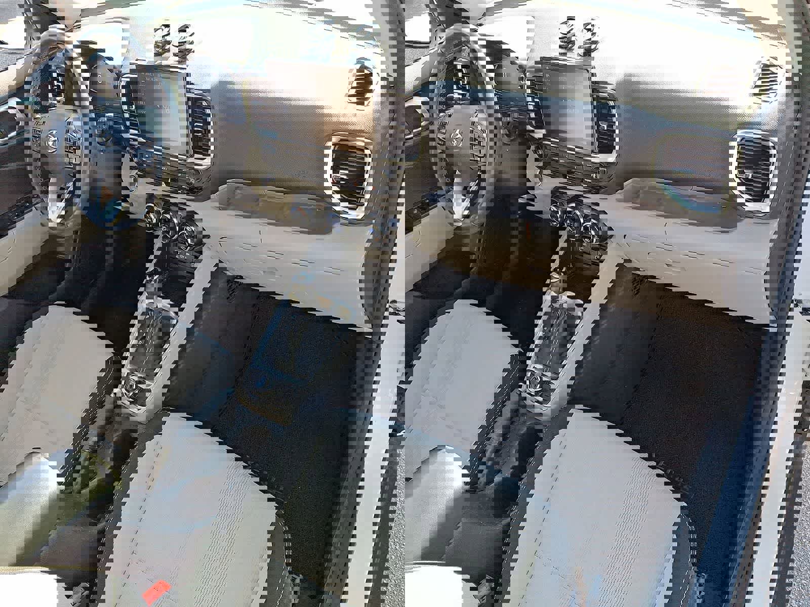 Used 2024 Hyundai Venue SEL image 33