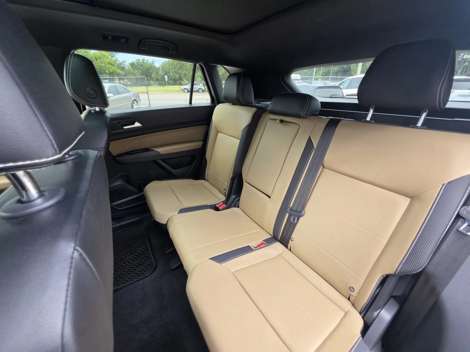 Used 2022 Volkswagen Atlas Cross Sport SE w/ Panoramic Sunroof Package FWD image 10