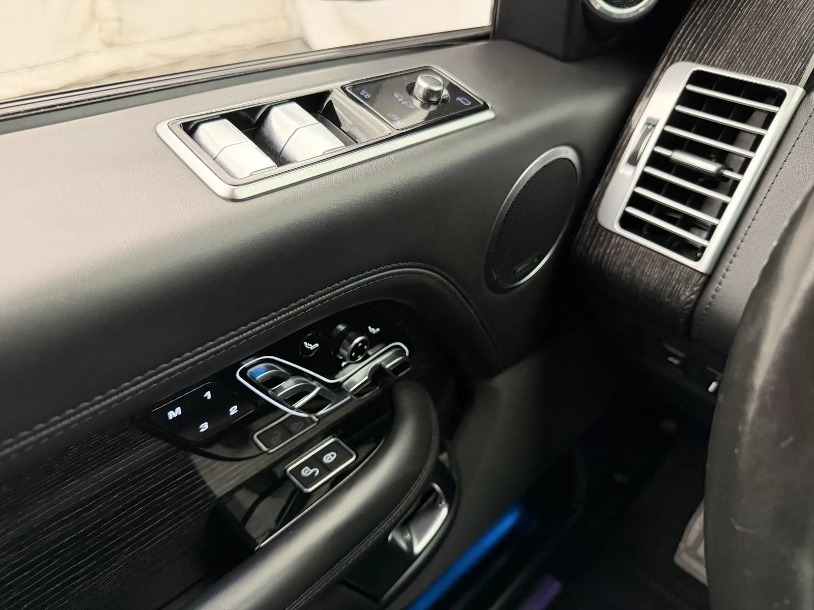 Used 2018 Land Rover Range Rover Long Wheelbase Autobiography AWD/4WD image 21