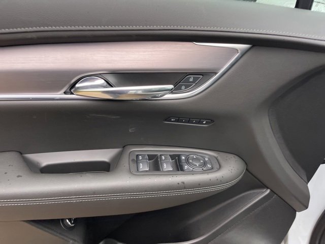 New 2025 Cadillac XT6 Luxury image 15