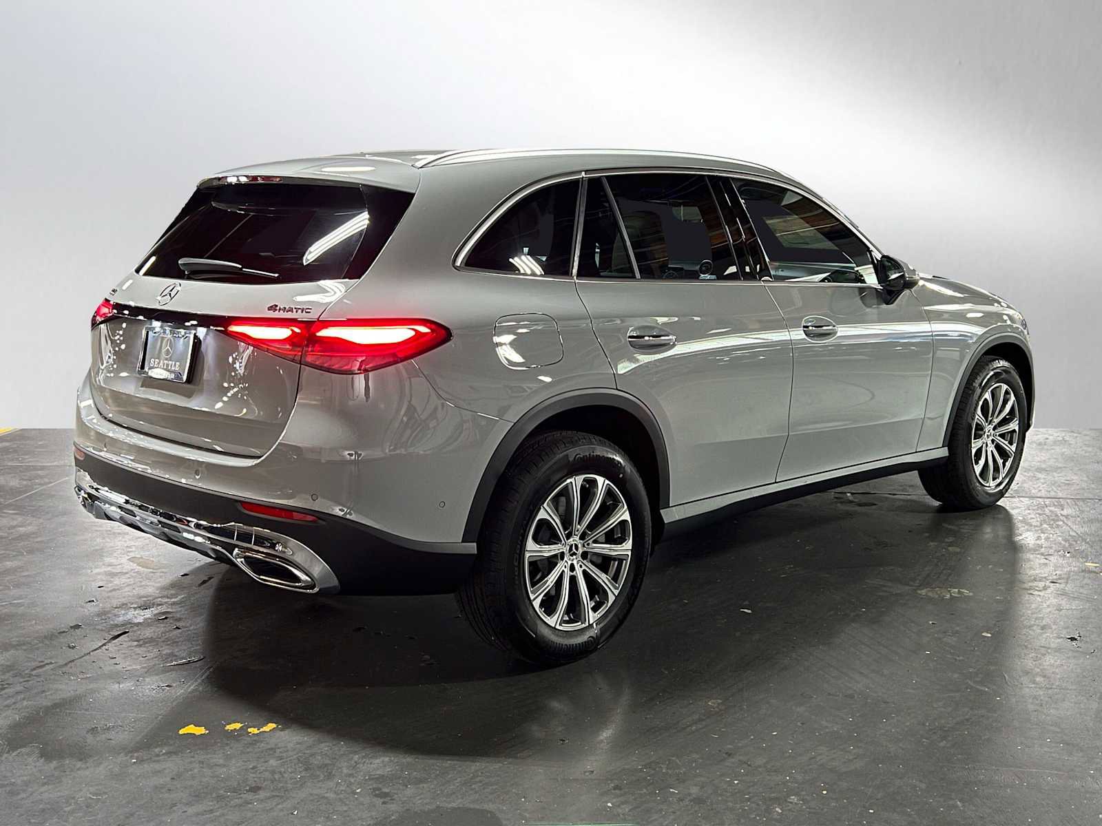 Used 2025 Mercedes-Benz GLC 300 4MATIC image 5