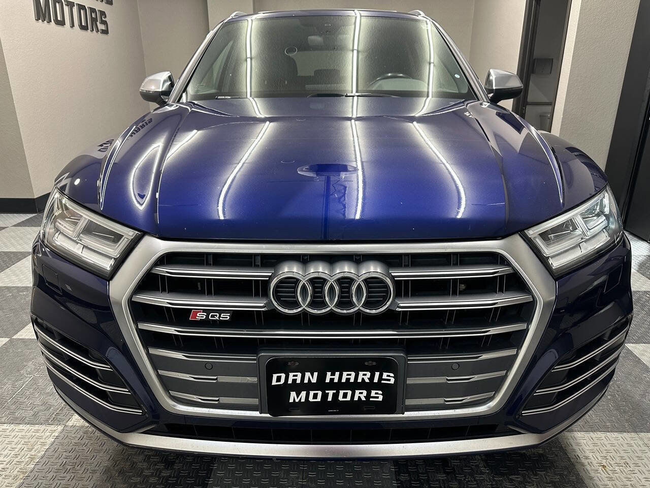 Used 2018 Audi SQ5 Premium Plus w/ Navigation Package image 3
