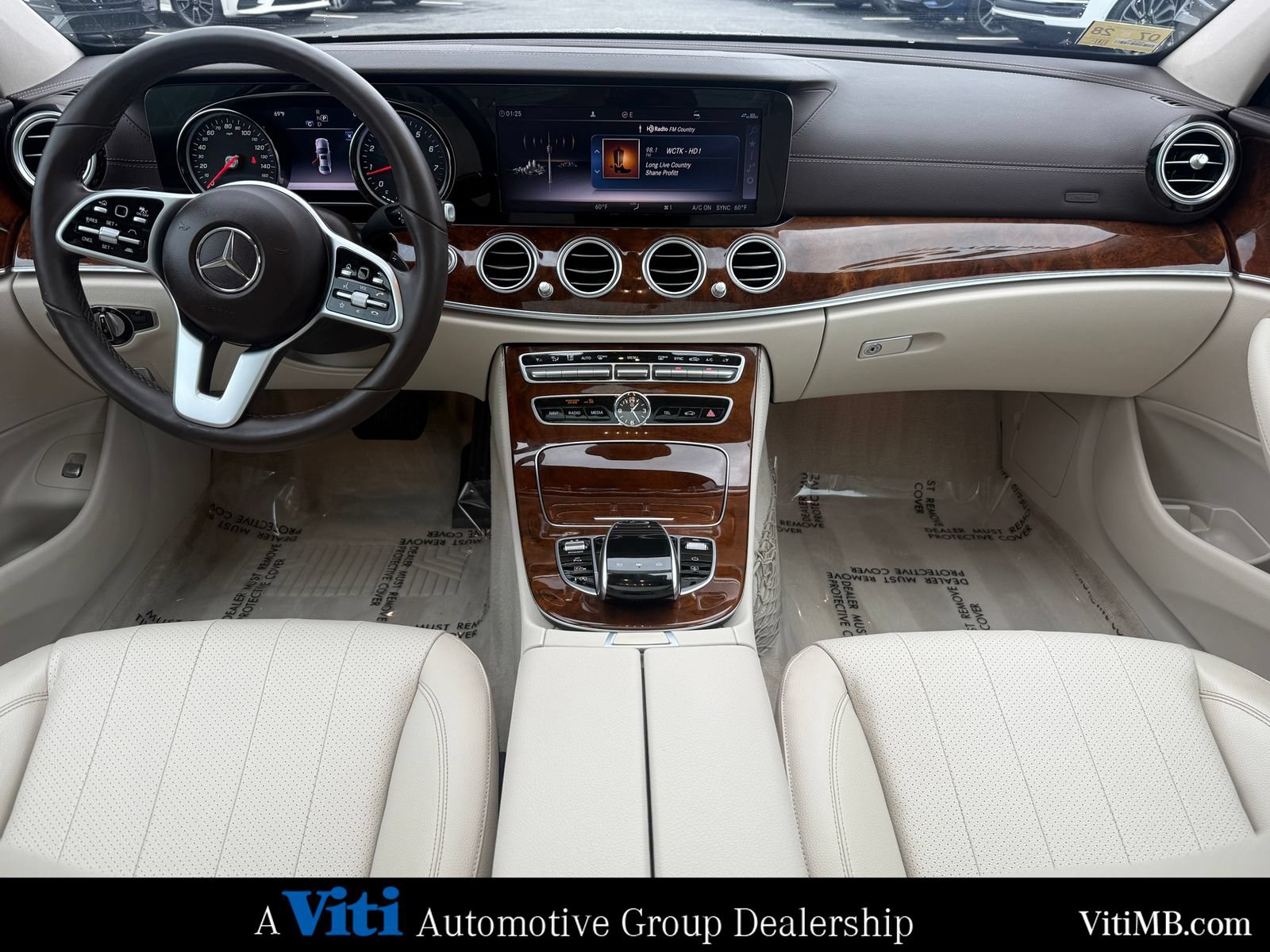 Used 2019 Mercedes-Benz E 300 4MATIC image 2