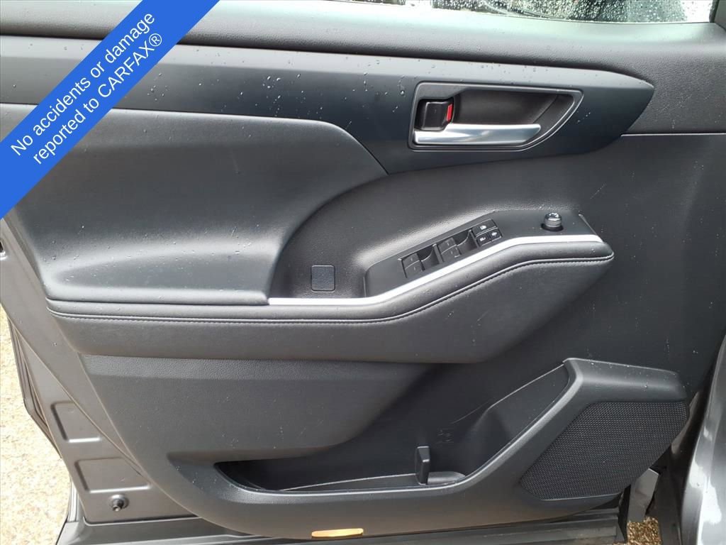 Used 2023 Toyota Highlander XLE image 17