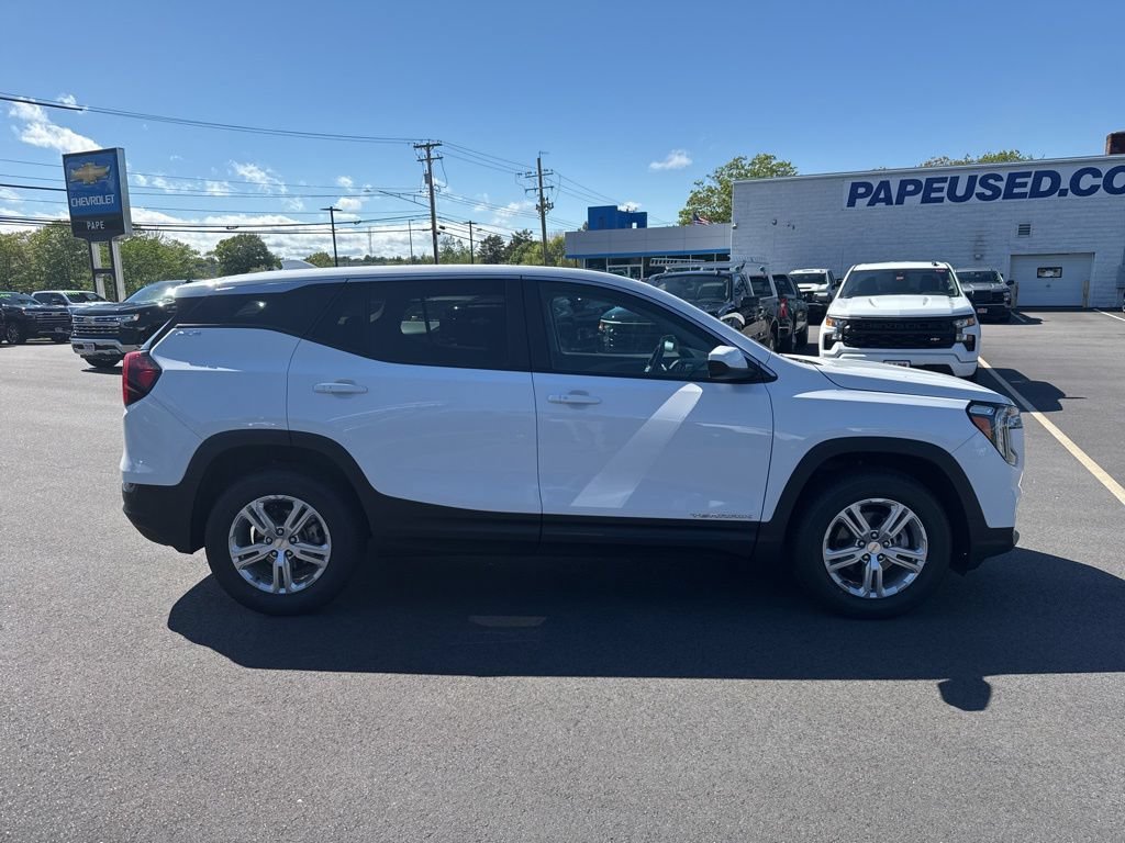 Used 2024 GMC Terrain SLE AWD/4WD image 3