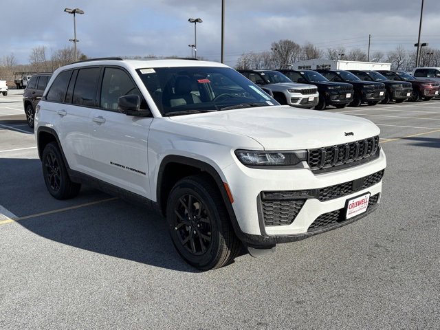 New 2026 Jeep Grand Cherokee Laredo image 2