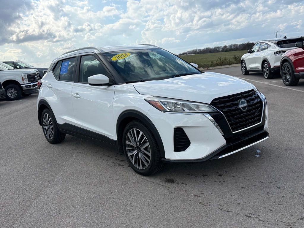 Used 2023 Nissan Kicks SV image 2