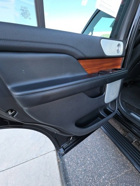 Used 2020 Lincoln Navigator Reserve image 16