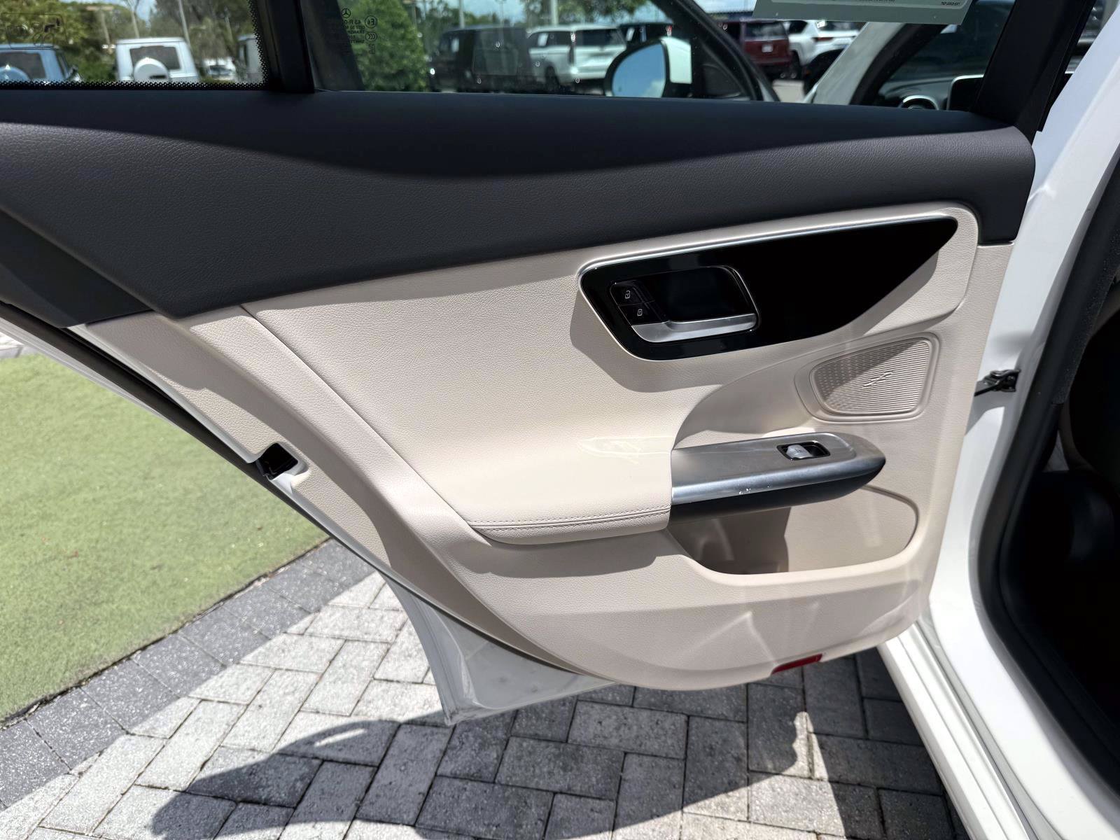 Certified 2025 Mercedes-Benz C 300 Sedan image 11