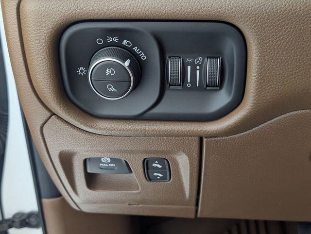 Used 2020 RAM 1500 Laramie AWD/4WD image 15