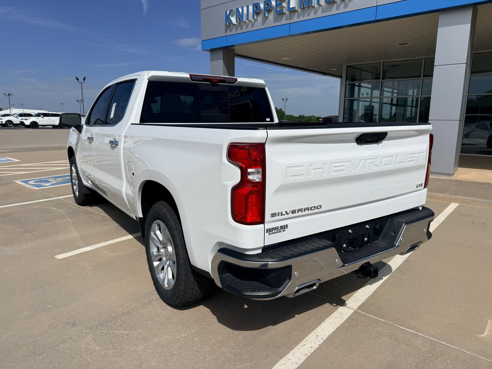 Used 2025 Chevrolet Silverado 1500 LTZ AWD/4WD image 7