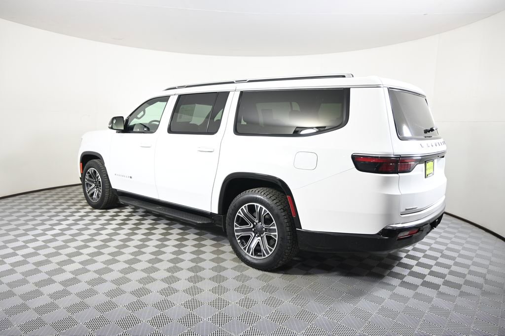 Used 2023 Jeep Wagoneer L Series II image 4