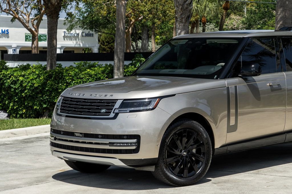 Used 2024 Land Rover Range Rover SE AWD/4WD image 2