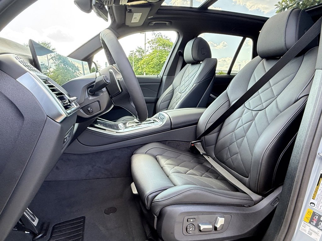 Used 2026 BMW X5 xDrive50e w/ M Sport Package image 12