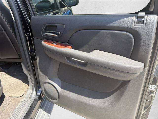 Used 2010 Chevrolet Suburban LT w/ Luxury Package RWD image 20