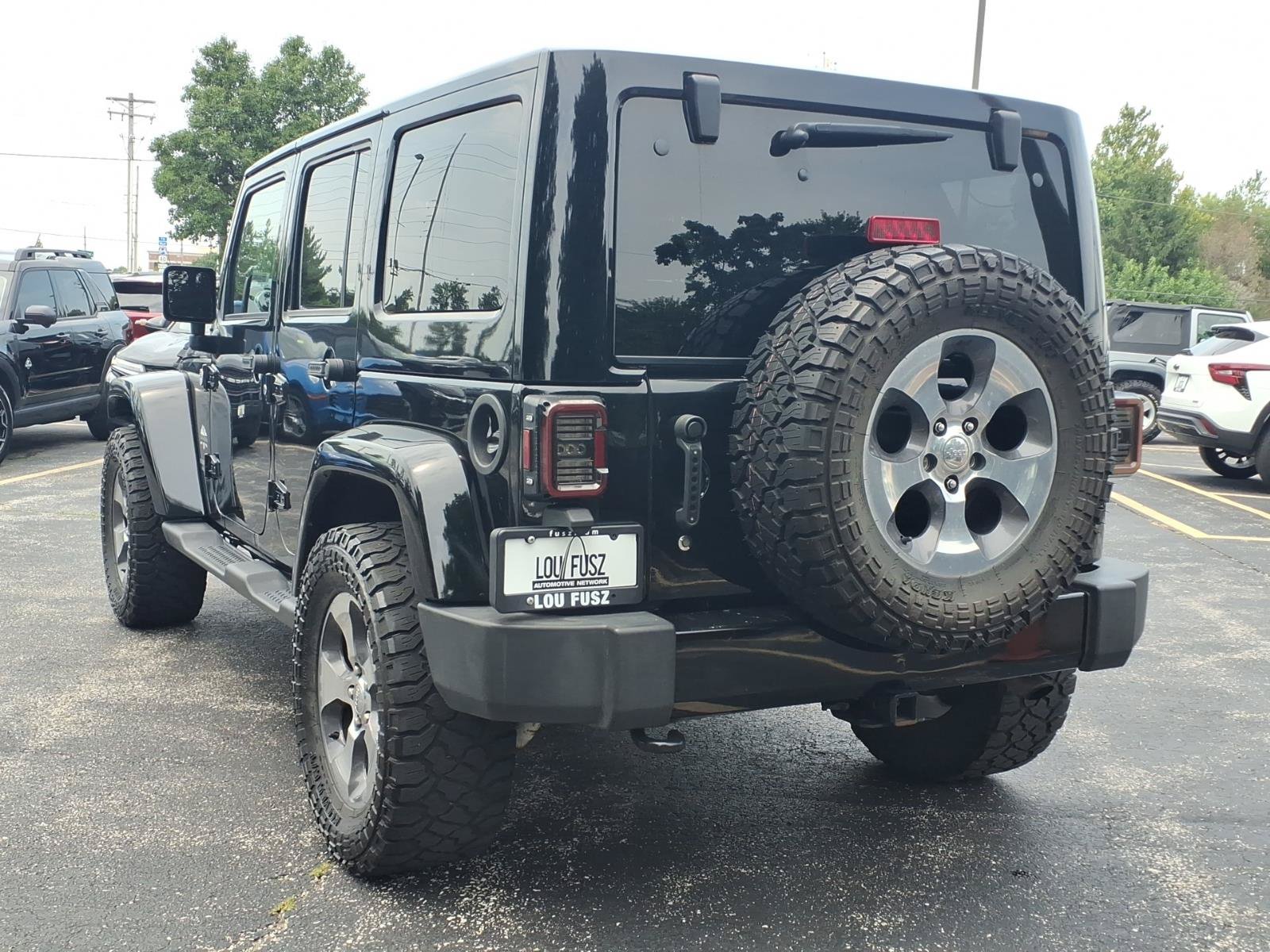 Used 2017 Jeep Wrangler Unlimited Sahara w/ Dual Top Group AWD/4WD image 22
