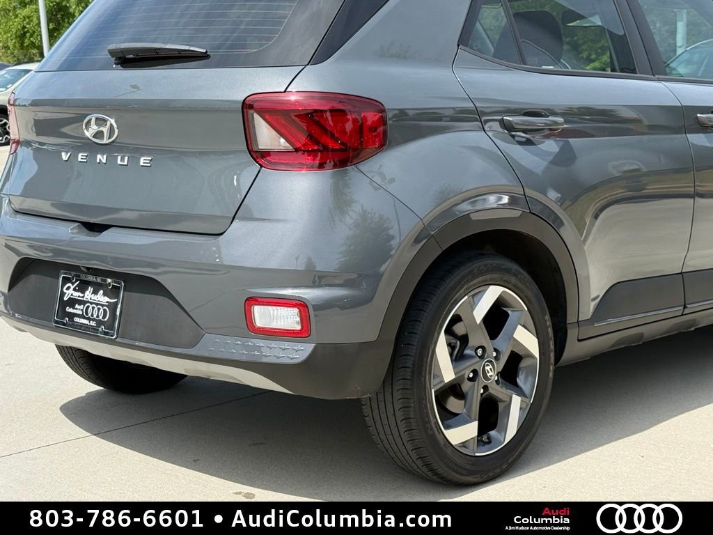 Used 2024 Hyundai Venue Limited image 14