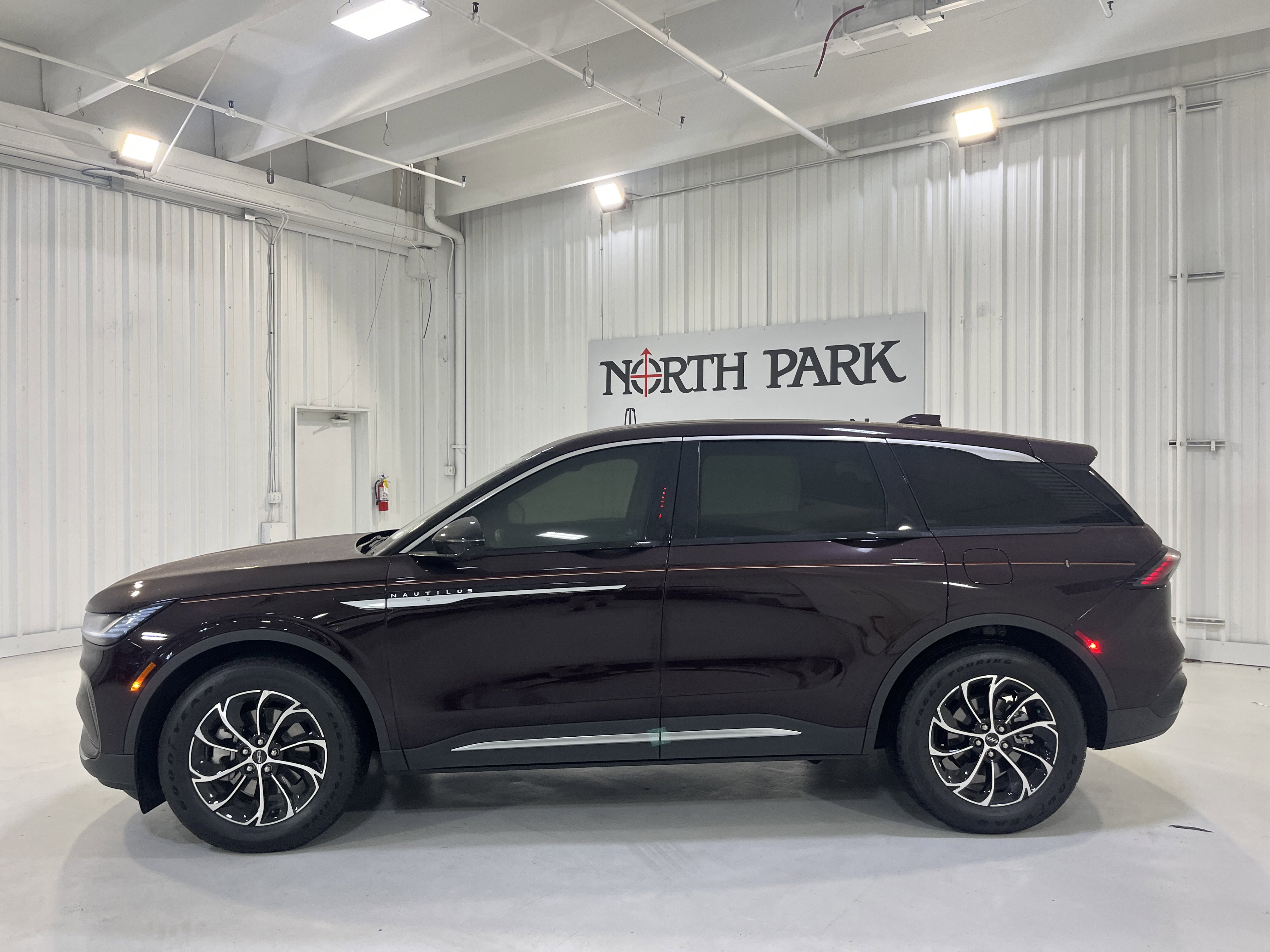 Used 2024 Lincoln Nautilus Premier w/ Equipment Group 102A image 2