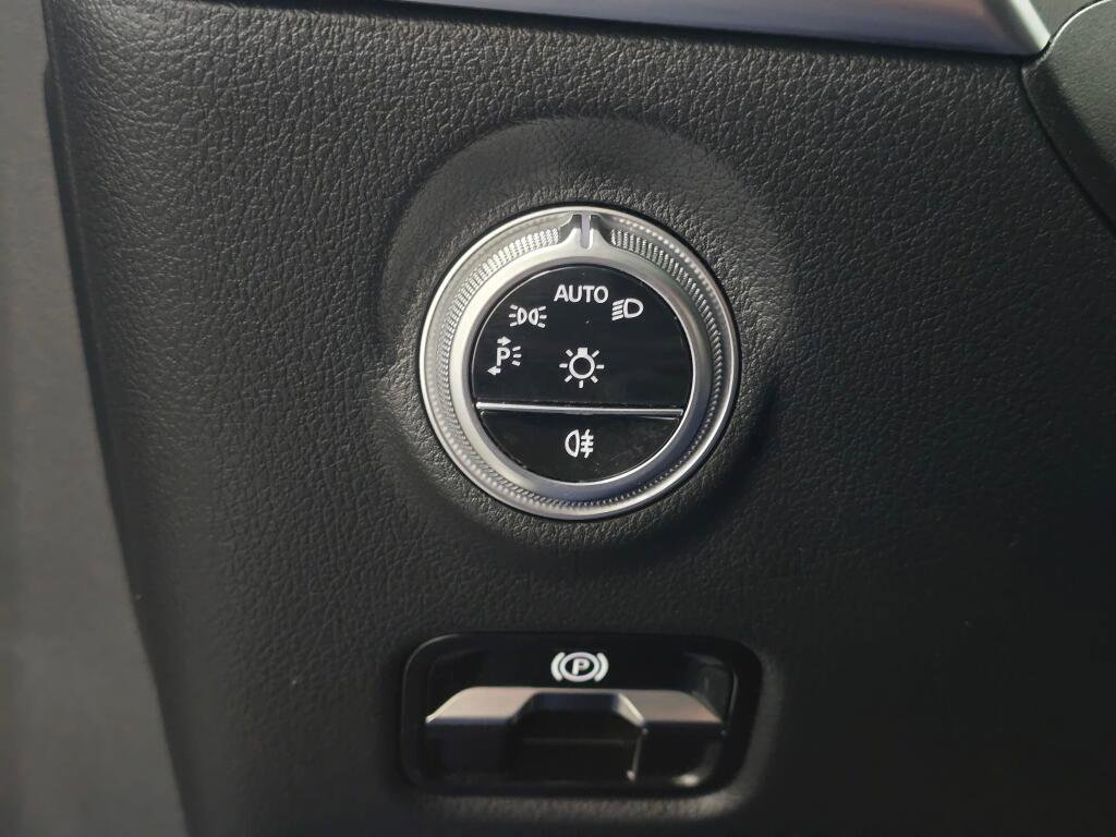 Used 2024 Mercedes-Benz C 300 4MATIC Sedan w/ Exclusive Trim Package image 35