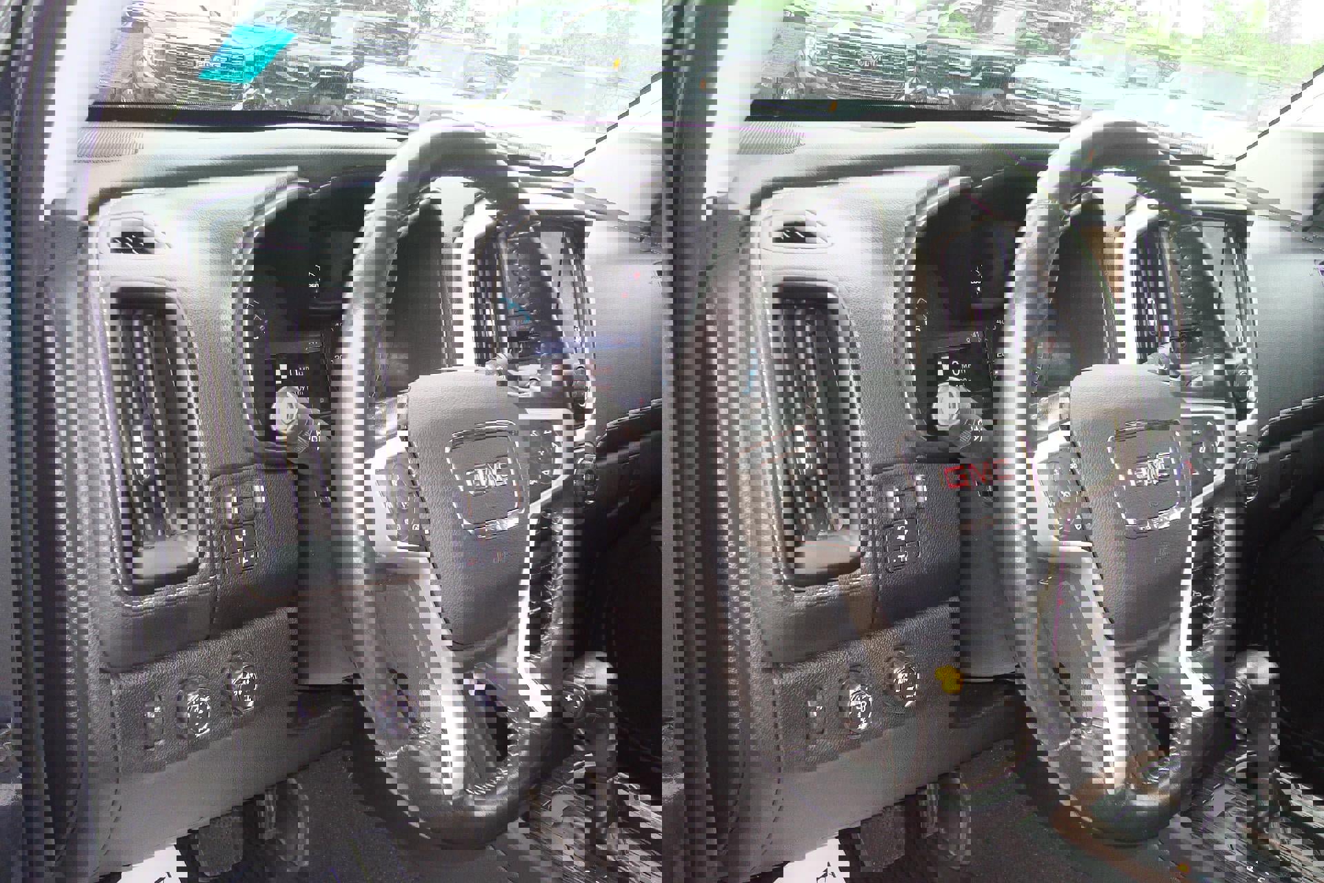 Used 2020 GMC Canyon Denali image 11