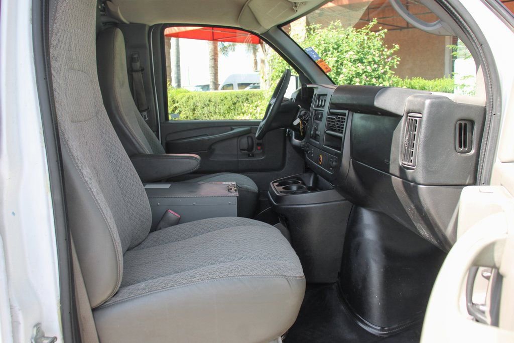 Used 2014 Chevrolet Express 2500 image 31